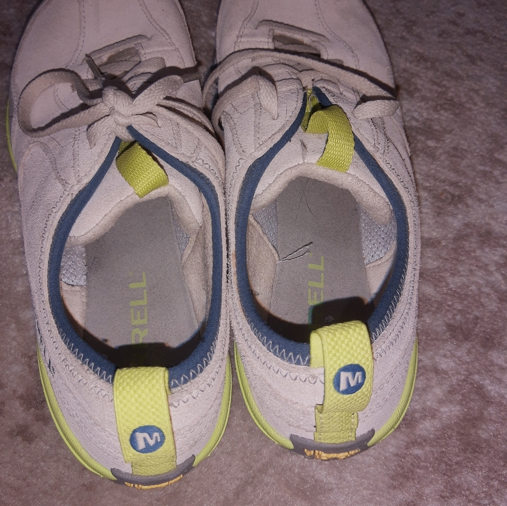 Shoes - Picture 2 of 3